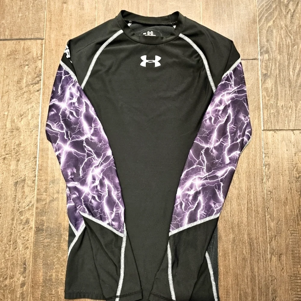 Under Armour Boy's Heat Gear Fitted Shirt sz medium